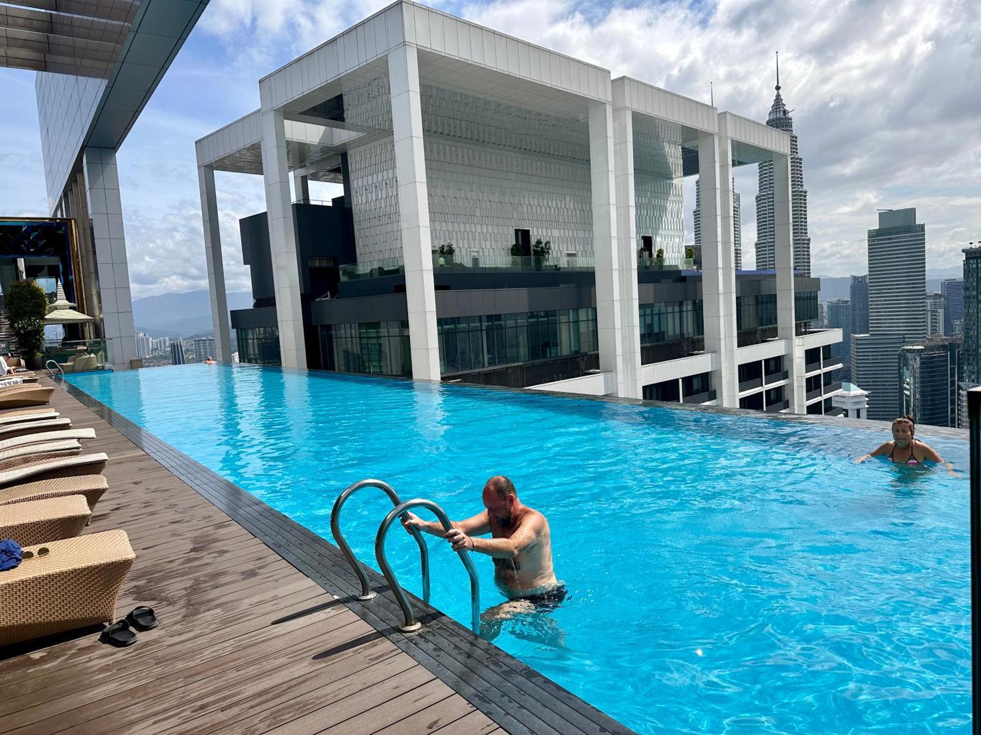 The Platinum Kuala Lumpur By Crown Suites Экстерьер фото